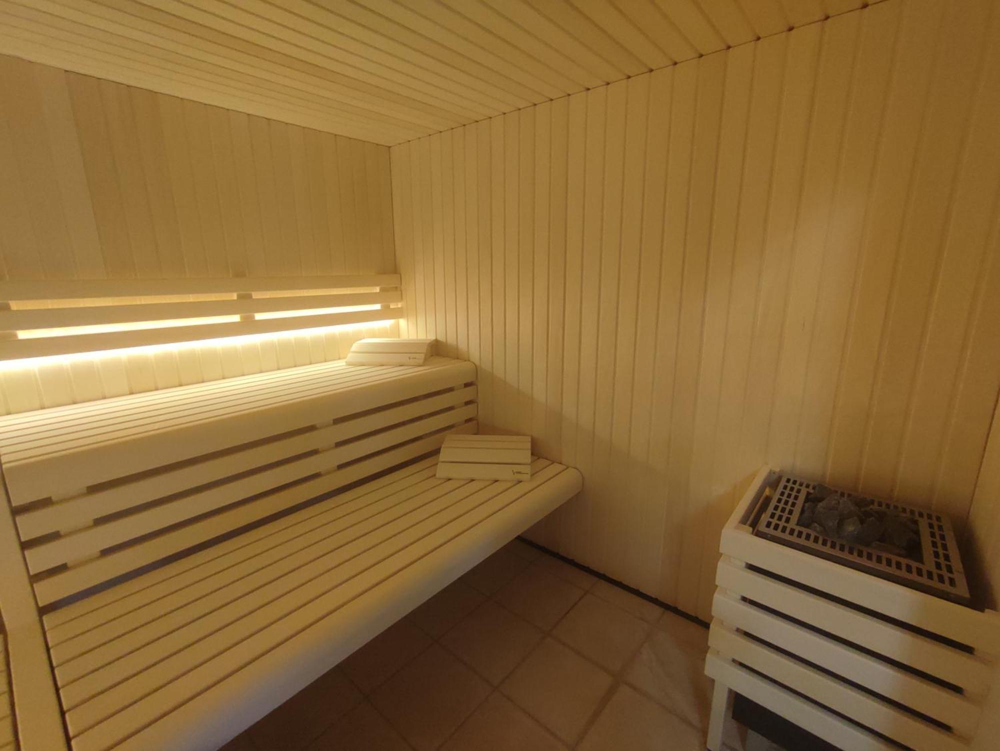 Domaine De La Courbe Hotel & Spa 勒吕德 外观 照片