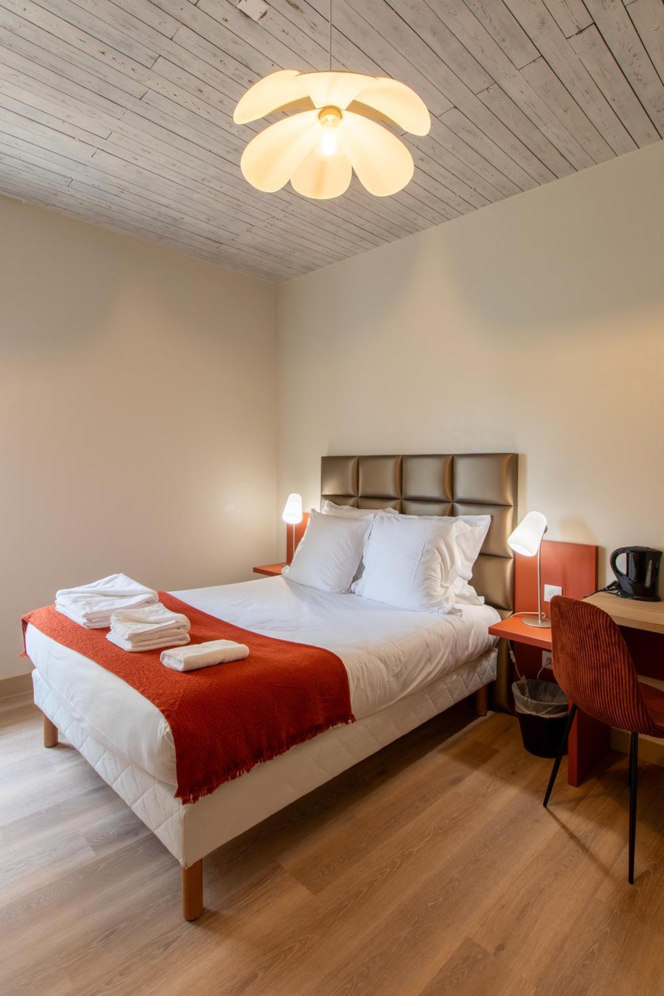 Domaine De La Courbe Hotel & Spa 勒吕德 外观 照片