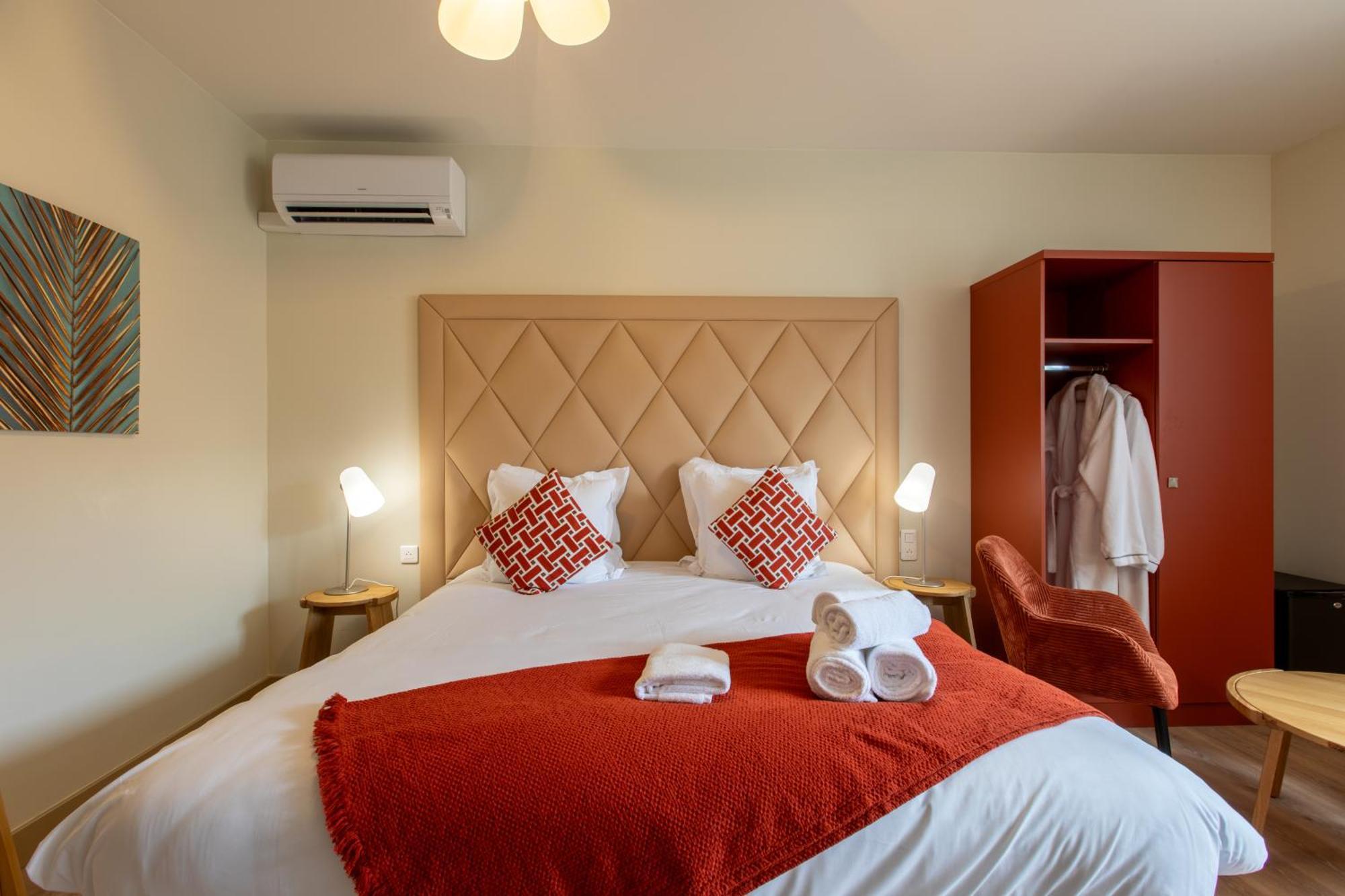 Domaine De La Courbe Hotel & Spa 勒吕德 外观 照片