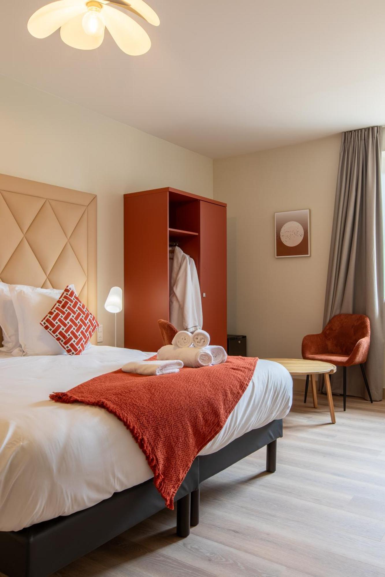 Domaine De La Courbe Hotel & Spa 勒吕德 外观 照片