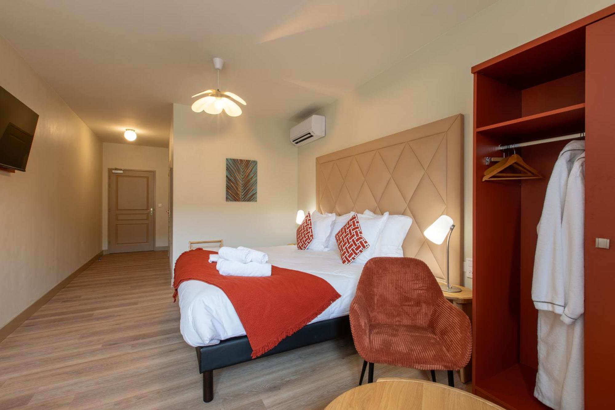 Domaine De La Courbe Hotel & Spa 勒吕德 外观 照片