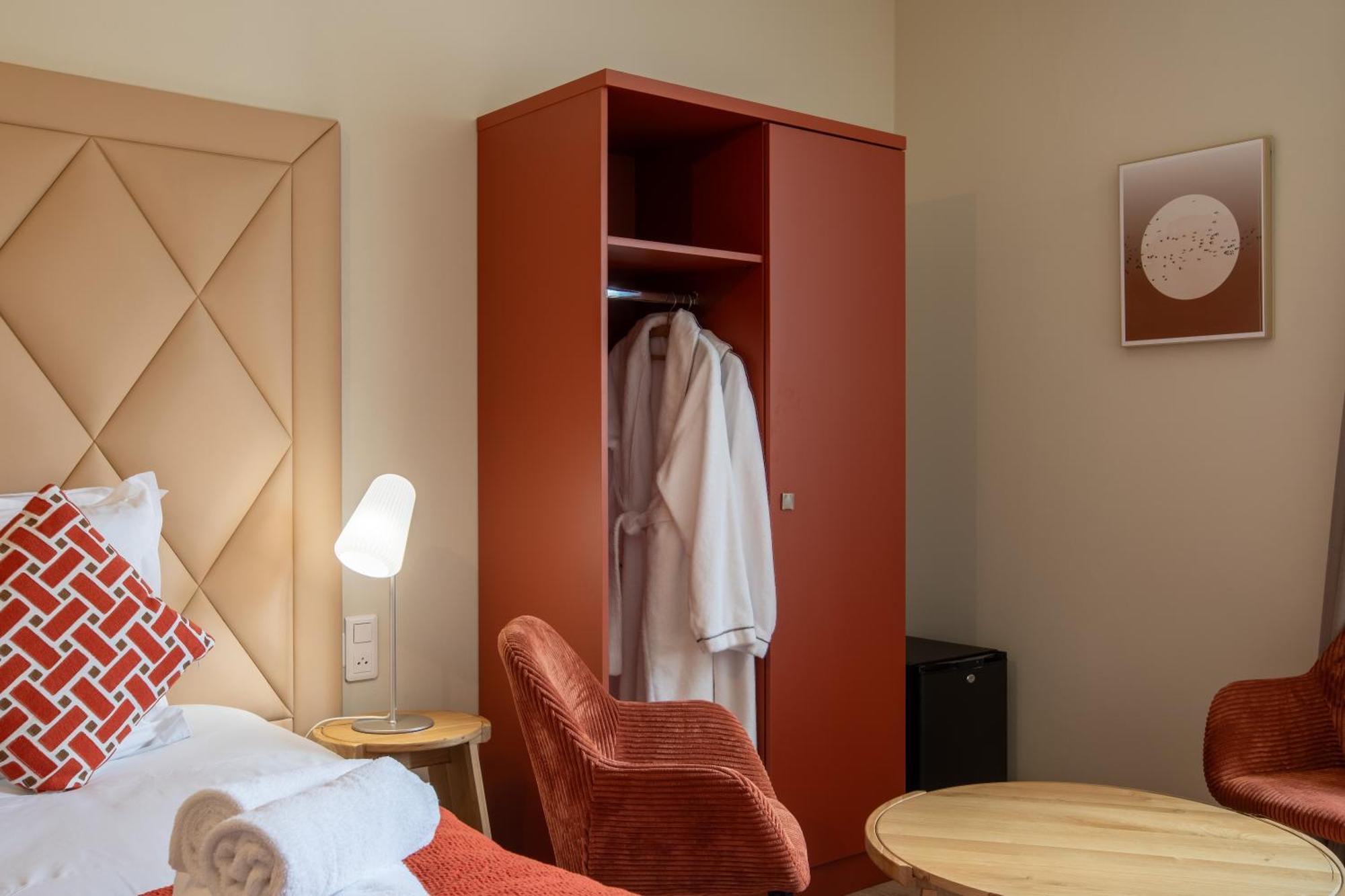 Domaine De La Courbe Hotel & Spa 勒吕德 外观 照片